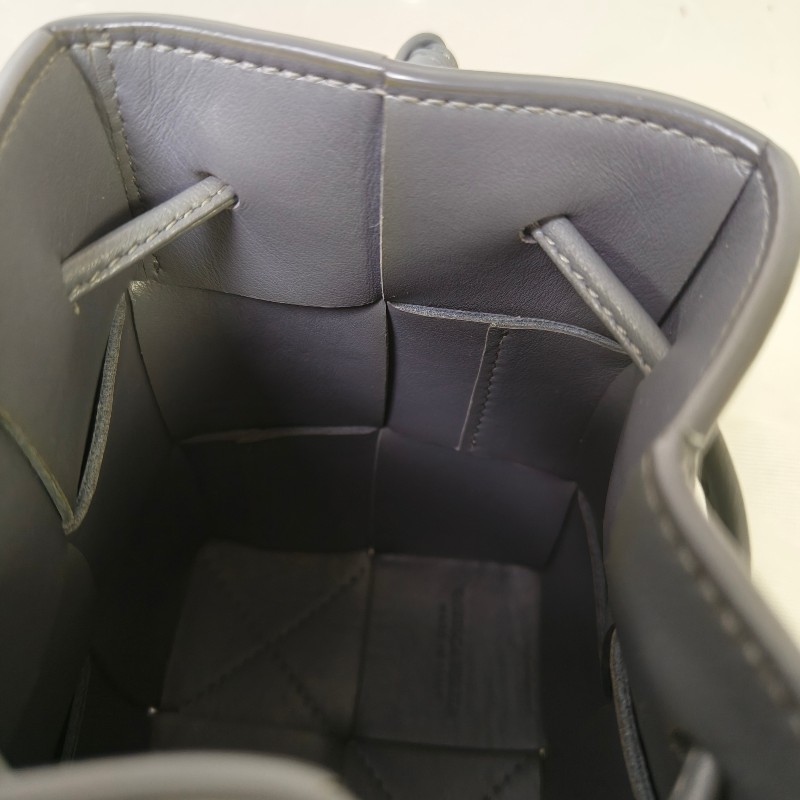 【9成新】㊣✨Bottega Veneta ✨寶緹嘉 BV Cassette 灰色 小羊皮 6格 寬版 編織 迷你 水桶包 肩背包 斜背包 /二手包/二手精品/保證正品🌳二手樹屋🌳-23