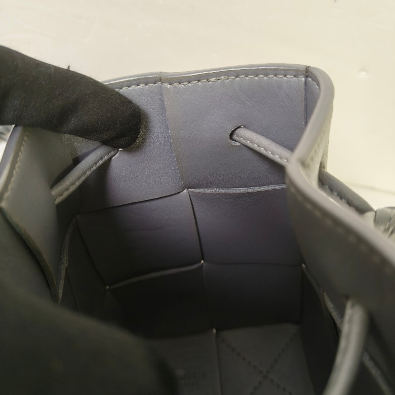 【9成新】㊣✨Bottega Veneta ✨寶緹嘉 BV Cassette 灰色 小羊皮 6格 寬版 編織 迷你 水桶包 肩背包 斜背包 /二手包/二手精品/保證正品🌳二手樹屋🌳-24