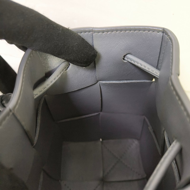 【9成新】㊣✨Bottega Veneta ✨寶緹嘉 BV Cassette 灰色 小羊皮 6格 寬版 編織 迷你 水桶包 肩背包 斜背包 /二手包/二手精品/保證正品🌳二手樹屋🌳-26