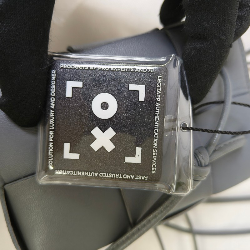 【9成新】㊣✨Bottega Veneta ✨寶緹嘉 BV Cassette 灰色 小羊皮 6格 寬版 編織 迷你 水桶包 肩背包 斜背包 /二手包/二手精品/保證正品🌳二手樹屋🌳-28