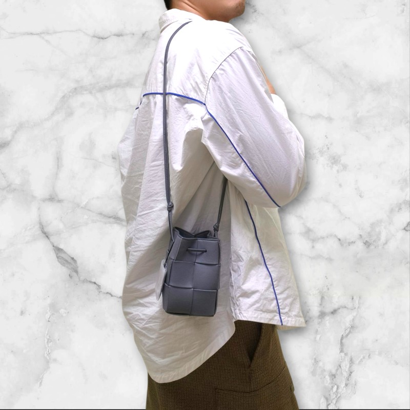 【9成新】㊣✨Bottega Veneta ✨寶緹嘉 BV Cassette 灰色 小羊皮 6格 寬版 編織 迷你 水桶包 肩背包 斜背包 /二手包/二手精品/保證正品🌳二手樹屋🌳-29