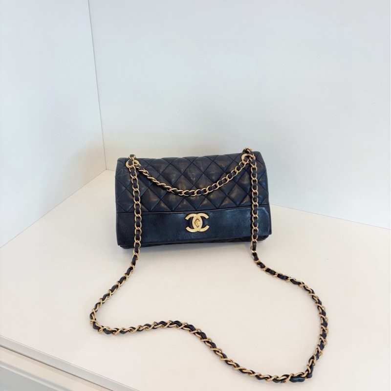 【98新🆕】Chanel 黑金油臘皮拼光面牛皮 季節CF 口蓋包 斜挎包 單肩包-0