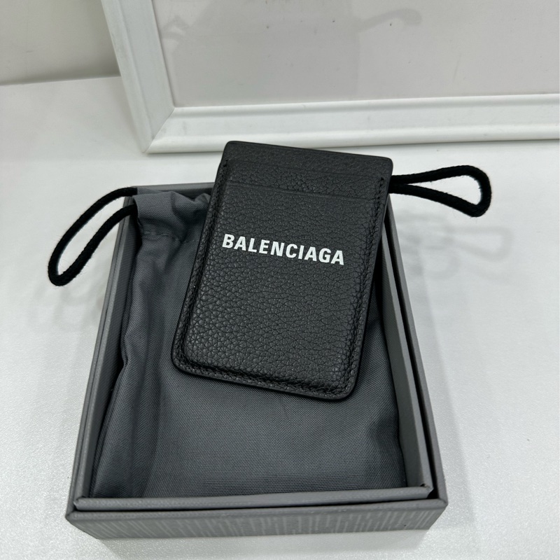 Balenciaga/巴黎世家 Logo iPhone 手機磁吸小牛皮卡包 黑色 荔枝紋 尺寸：6.5*9.5-0