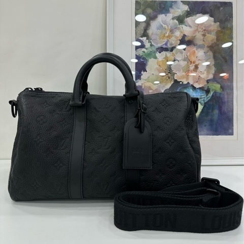 LV Keepall35黑武士壓紋牛皮手提斜挎包，經典黑武士系列 晶片 皮牌刻名字了