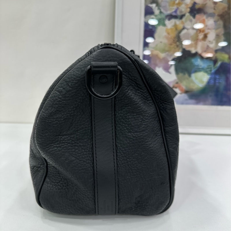 LV Keepall35黑武士壓紋牛皮手提斜挎包，經典黑武士系列 晶片 皮牌刻名字了-7