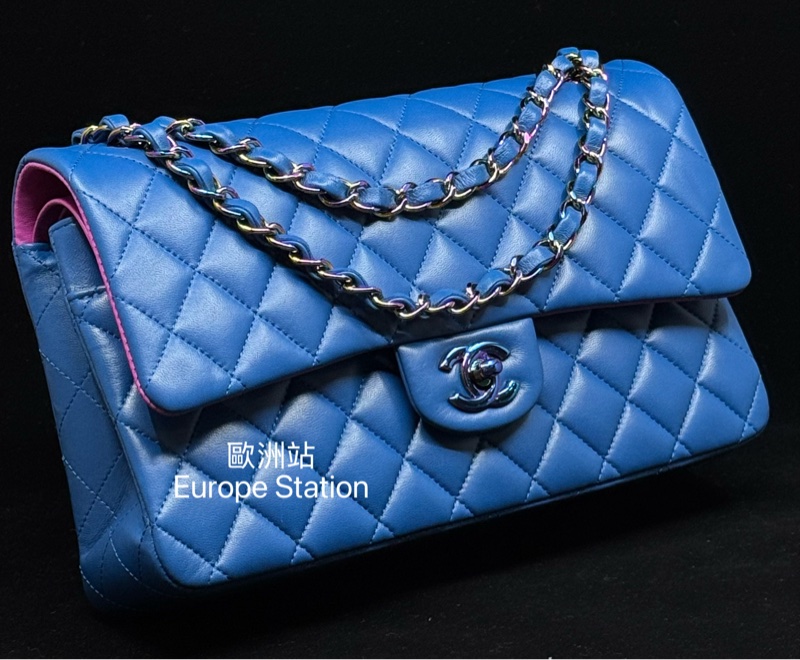 Chanel Classic 25.5cm 彩藍色（外） 紫紅色（內） 羊皮 配 幻彩色鏈條-1