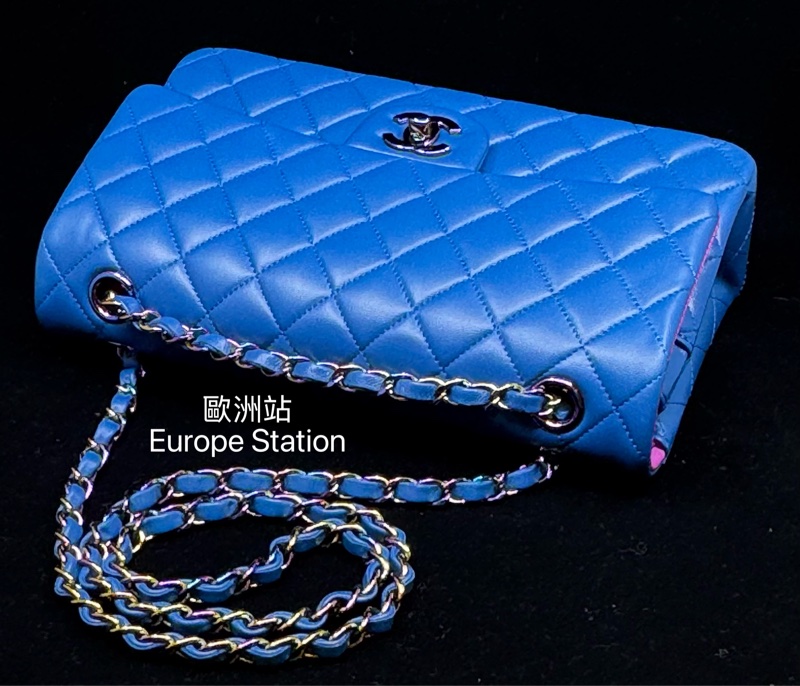Chanel Classic 25.5cm 彩藍色（外） 紫紅色（內） 羊皮 配 幻彩色鏈條-12