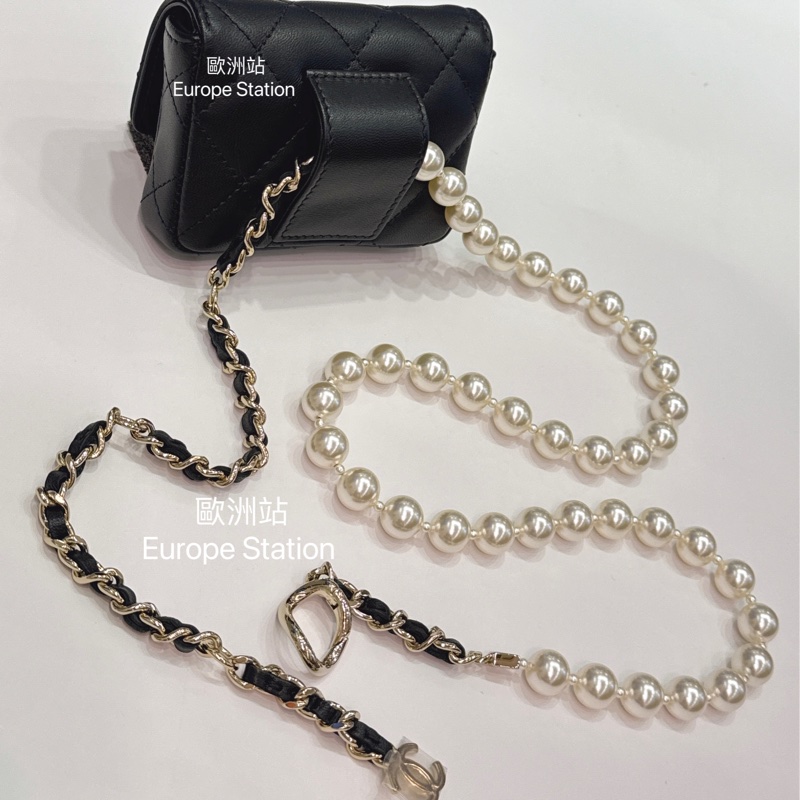 Chanel 黑色羊皮金色CC logo迷你卡包配珍珠鏈條-4