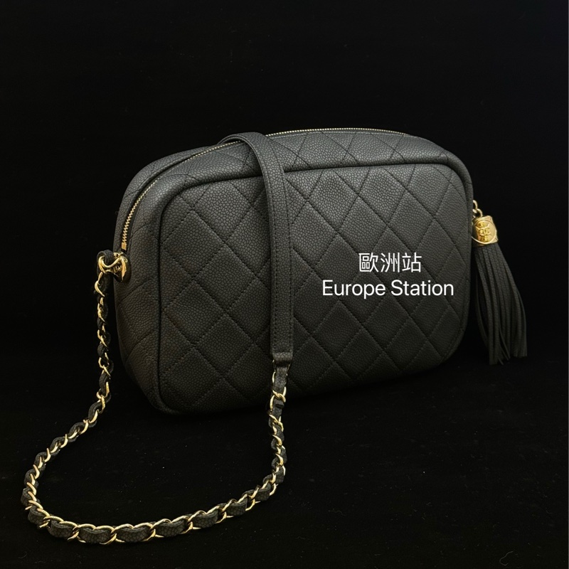 Chanel 黑色小牛皮方包型配金色鏈條斜孭-1