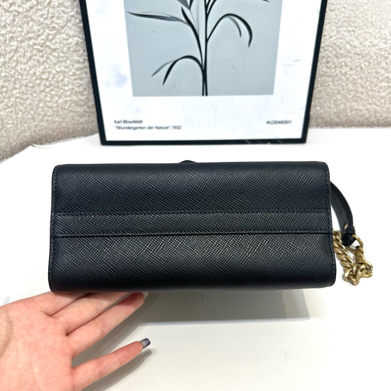 Prada Saffiano十字紋鏈條包 黑金牛皮 單肩斜挎信封包 尺寸約21*16cm-2