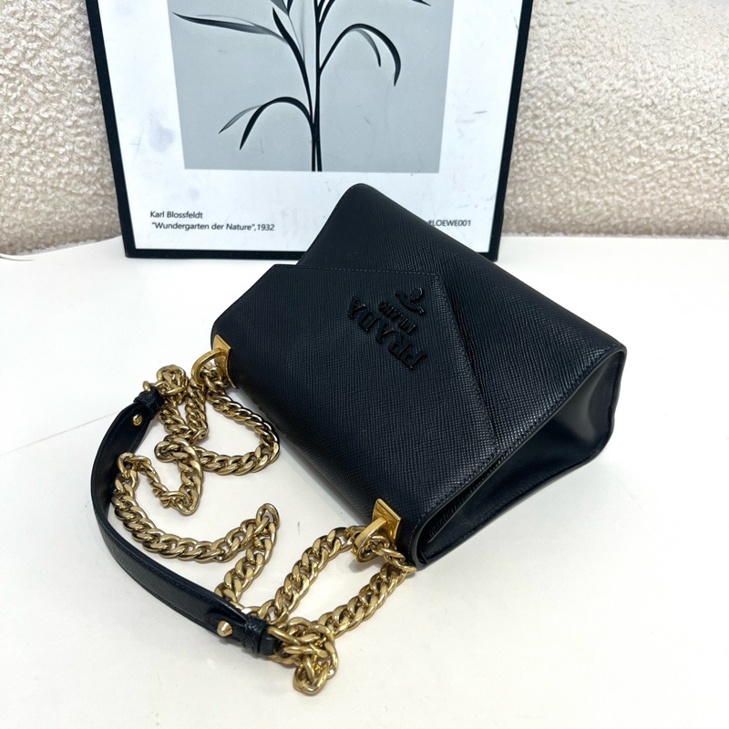 Prada Saffiano十字紋鏈條包 黑金牛皮 單肩斜挎信封包 尺寸約21*16cm-3