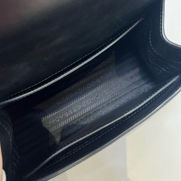 Prada Saffiano十字紋鏈條包 黑金牛皮 單肩斜挎信封包 尺寸約21*16cm-5