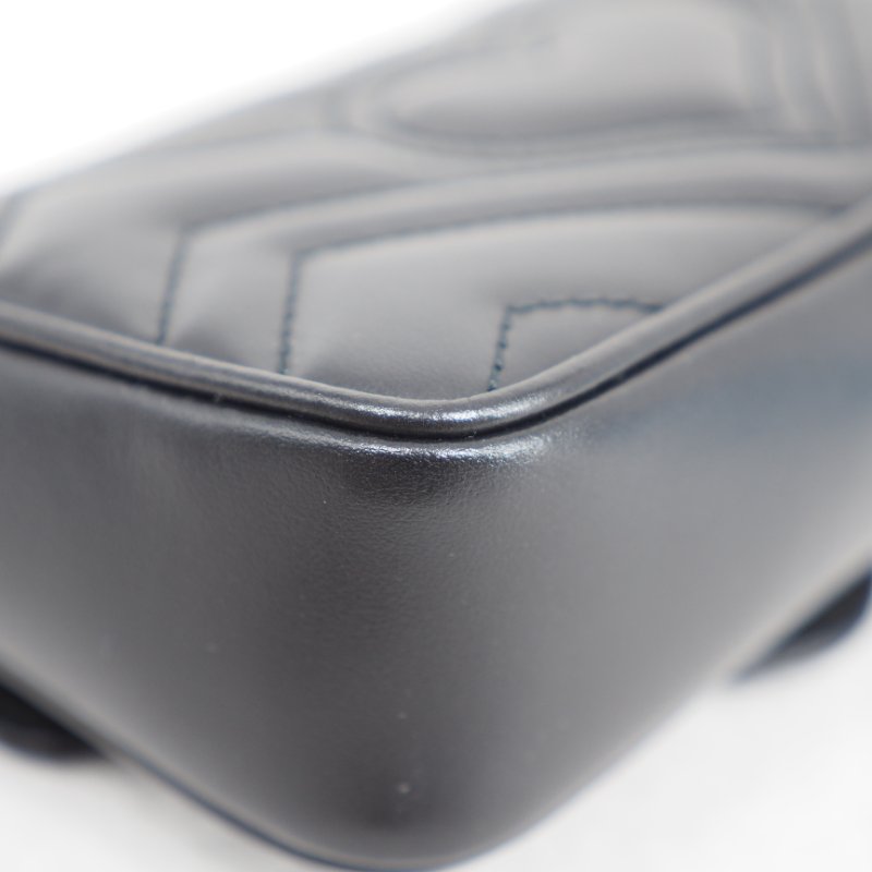 Gucci GG Marmont super mini bag 黑色金扣鏈帶斜背包-17