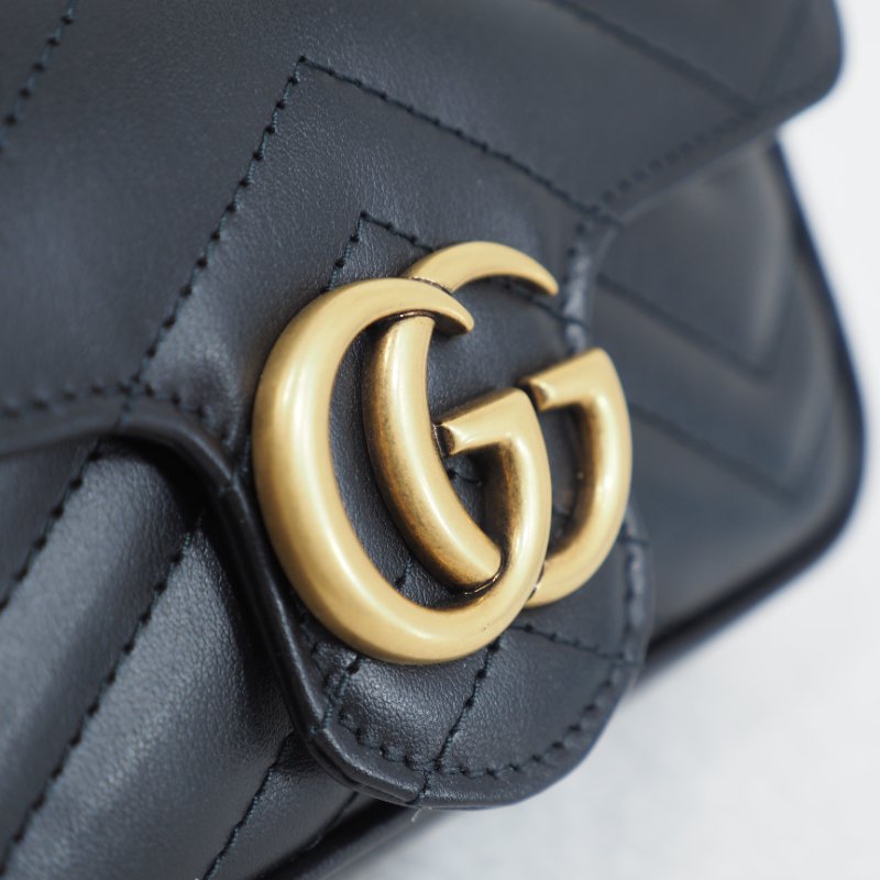 Gucci GG Marmont super mini bag 黑色金扣鏈帶斜背包-20