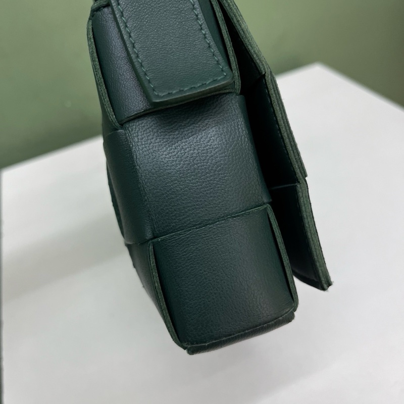 BV cassette綠色斜挎包-4