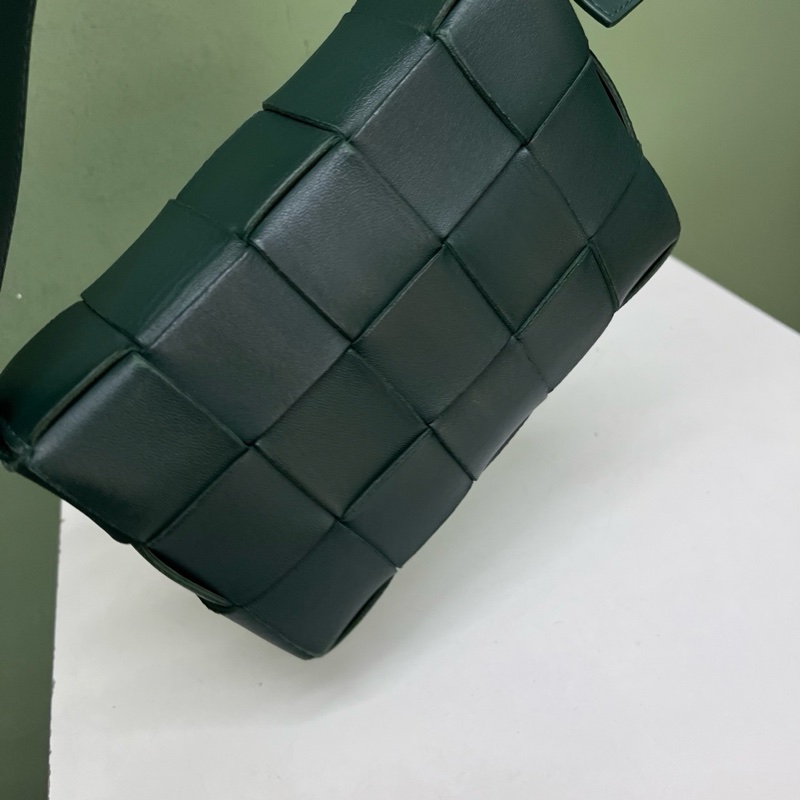 BV cassette綠色斜挎包-5