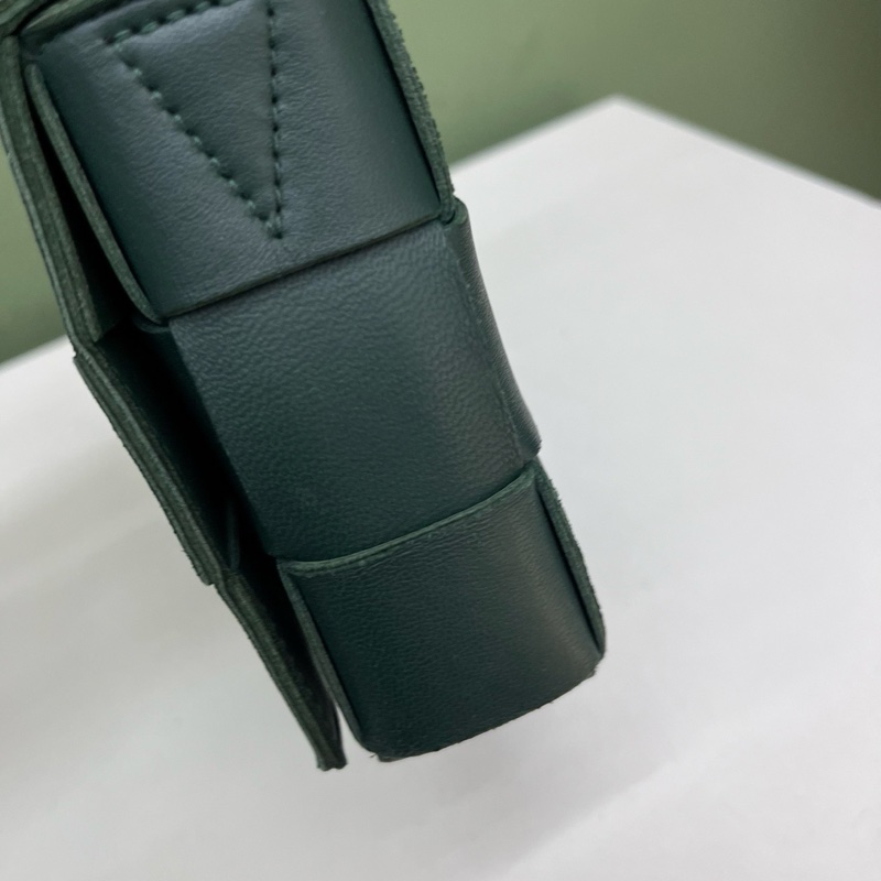 BV cassette綠色斜挎包-7