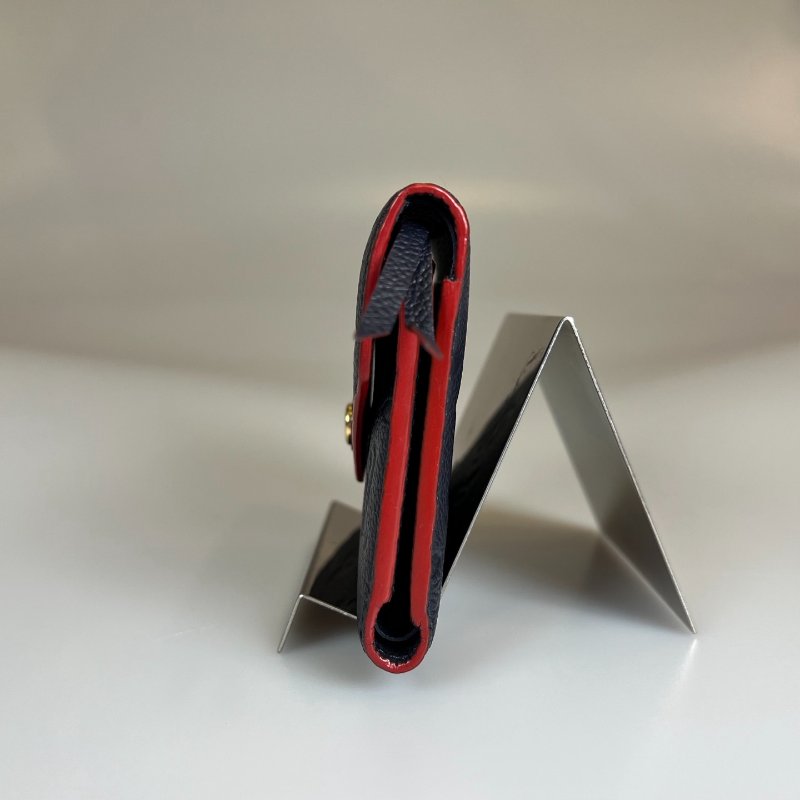 LV M64577  海軍藍壓紋信封短夾-2