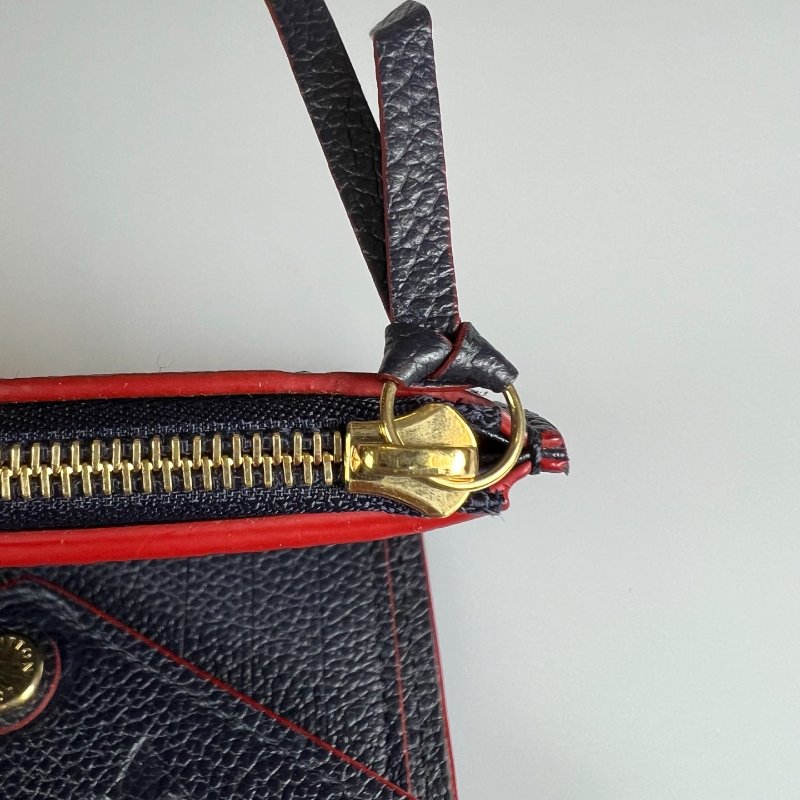 LV M64577  海軍藍壓紋信封短夾-9