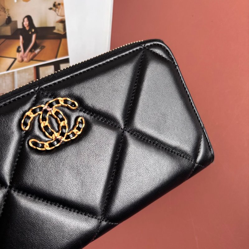 ::CHANEL:: 19系列經典金屬雙C 黑色菱格紋拉鍊長夾-3