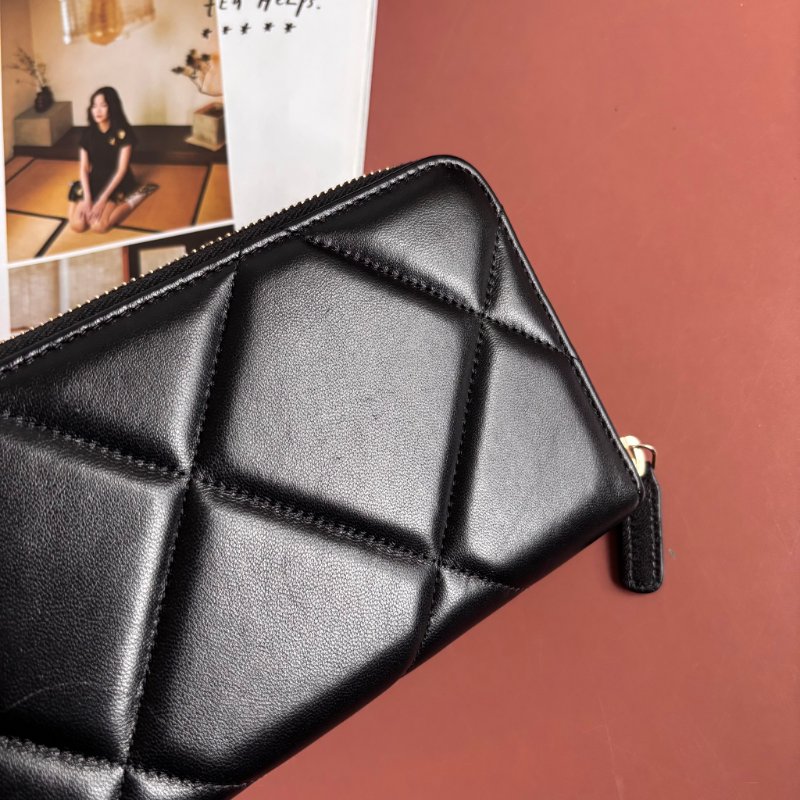 ::CHANEL:: 19系列經典金屬雙C 黑色菱格紋拉鍊長夾-8