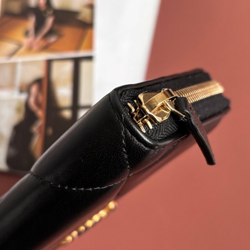 ::CHANEL:: 19系列經典金屬雙C 黑色菱格紋拉鍊長夾-10