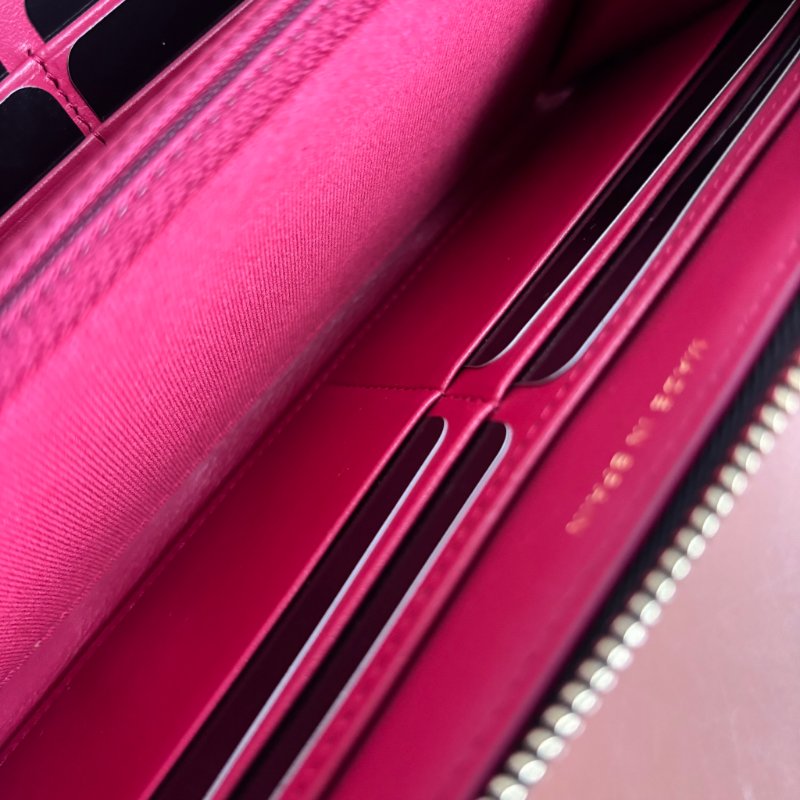 ::CHANEL:: 19系列經典金屬雙C 黑色菱格紋拉鍊長夾-17