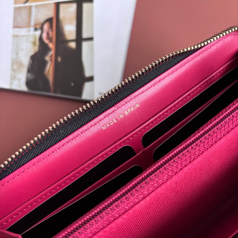 ::CHANEL:: 19系列經典金屬雙C 黑色菱格紋拉鍊長夾-22