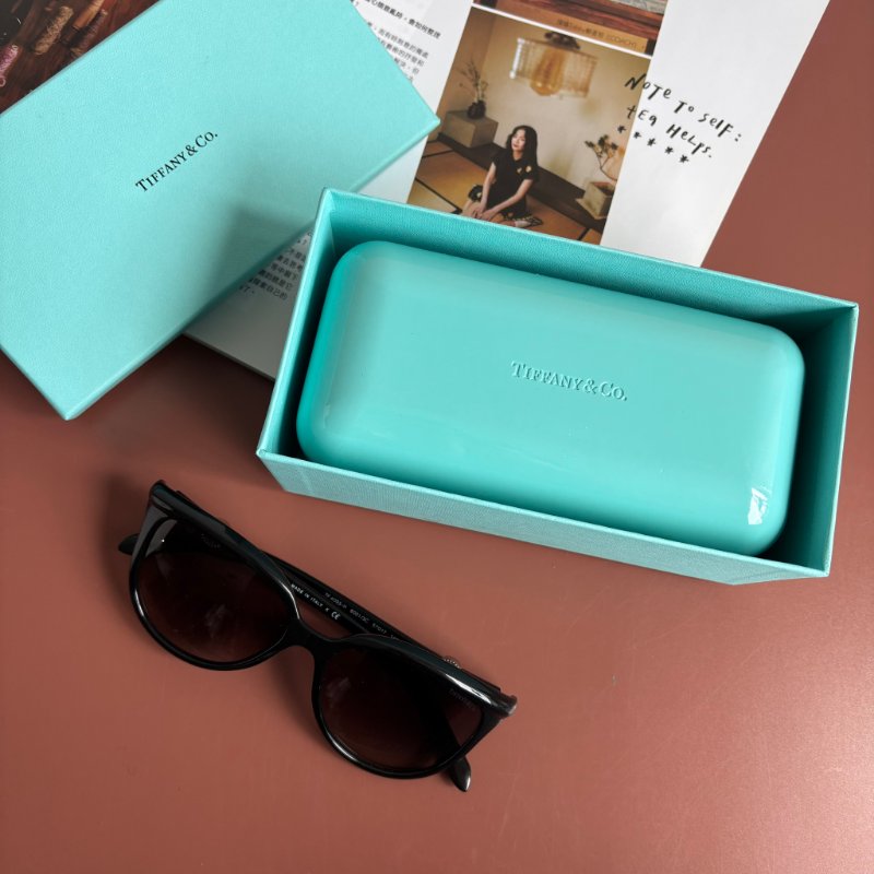 義大利製 ::Tiffany & Co.:: TF4105H 漸層鏡片黑框珍珠飾墨鏡 太陽眼鏡-1