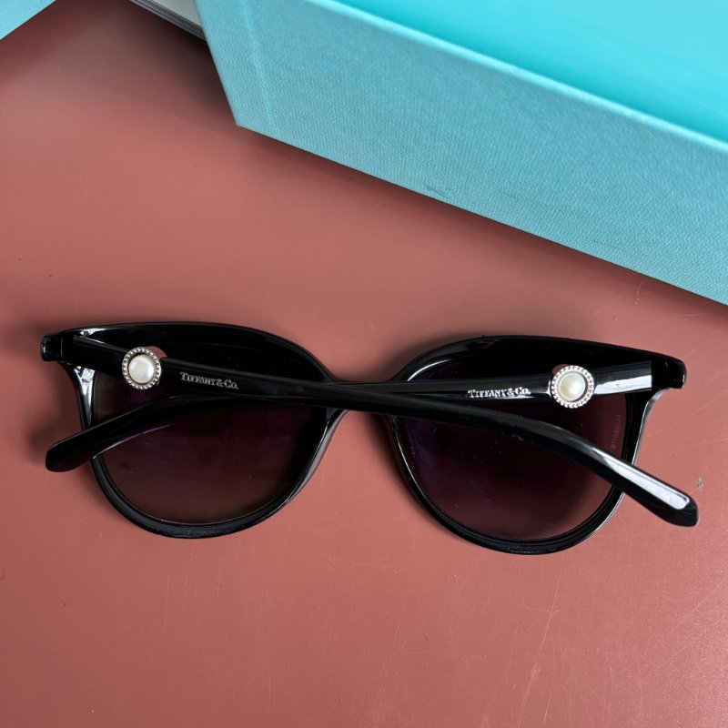 義大利製 ::Tiffany & Co.:: TF4105H 漸層鏡片黑框珍珠飾墨鏡 太陽眼鏡-3