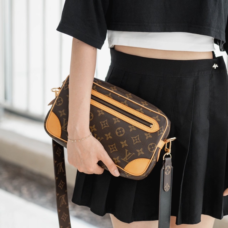 【中古有個性😎男女通用✨全網最低價】LV開口笑相機包-1