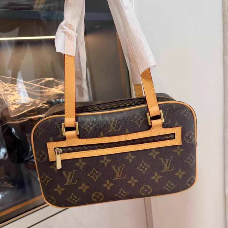 【中古有個性😎男女通用✨全網最低價】LV開口笑相機包中號-2