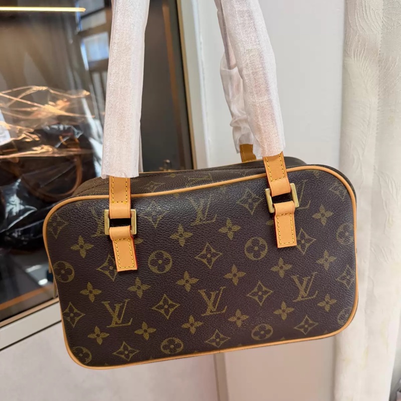 【中古有個性😎男女通用✨全網最低價】LV開口笑相機包中號-4