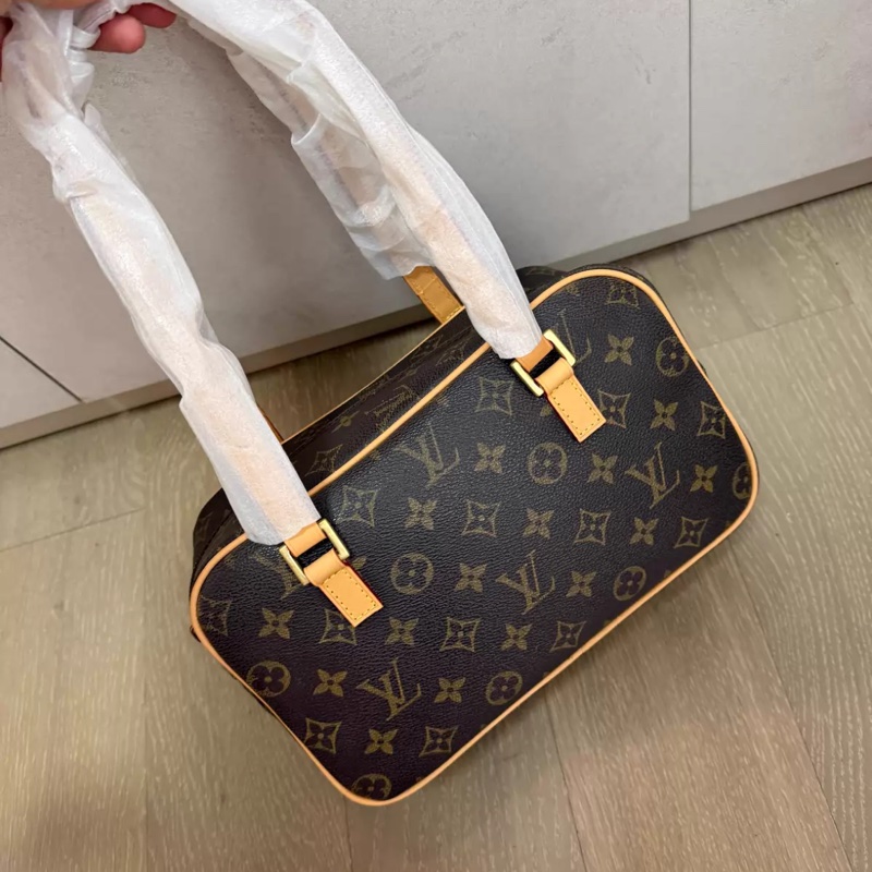 【中古有個性😎男女通用✨全網最低價】LV開口笑相機包中號-8