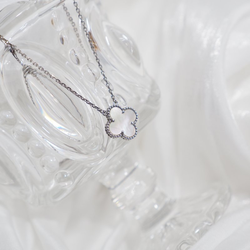 Van Cleef & Arpels VCA 梵克雅寶 Vintage Alhambra 18K白金白貝母四葉草中號單花項鍊-6