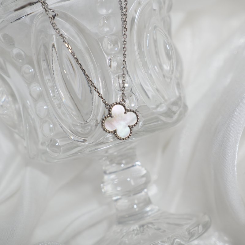 Van Cleef & Arpels VCA 梵克雅寶 Vintage Alhambra 18K白金白貝母四葉草中號單花項鍊-11