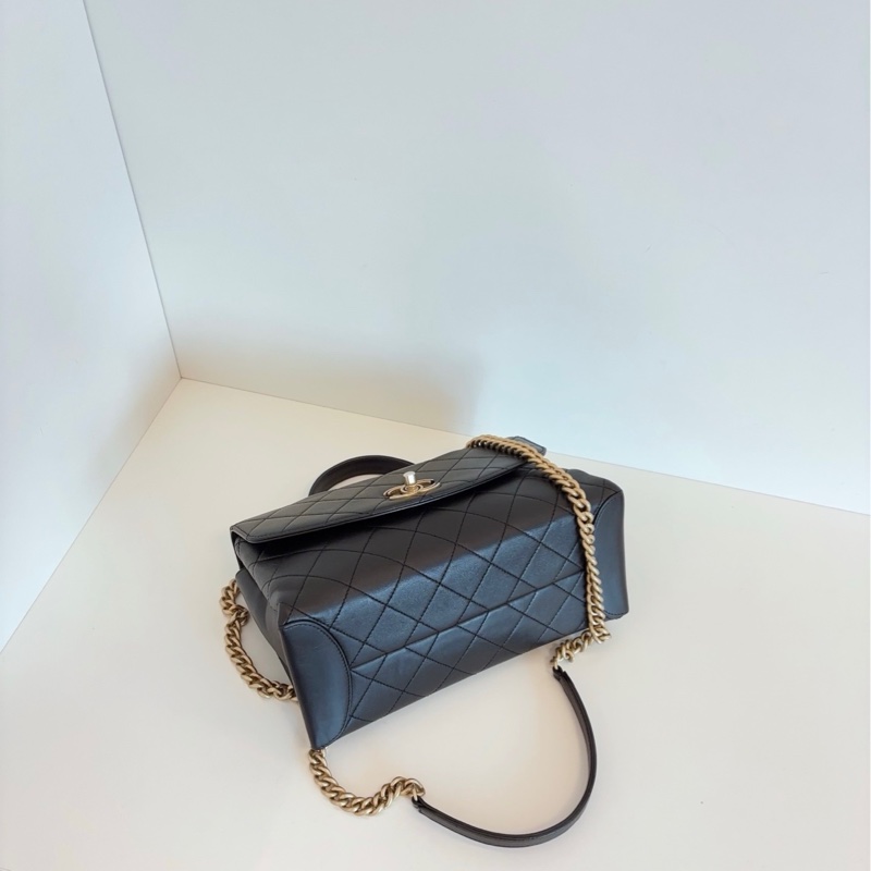 Chanel香奈兒 Trendy CC黑金鏤空字母Kelly鏈條郵差包-5