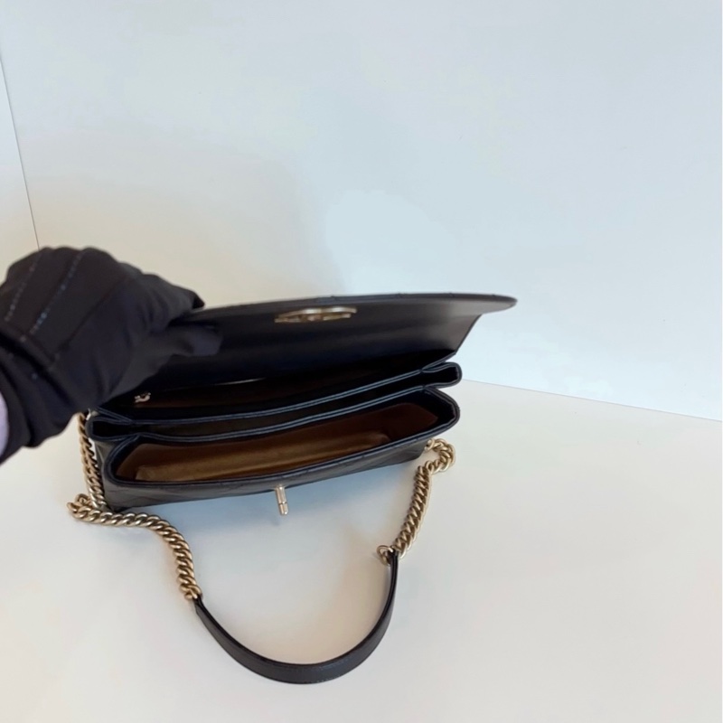 Chanel香奈兒 Trendy CC黑金鏤空字母Kelly鏈條郵差包-7