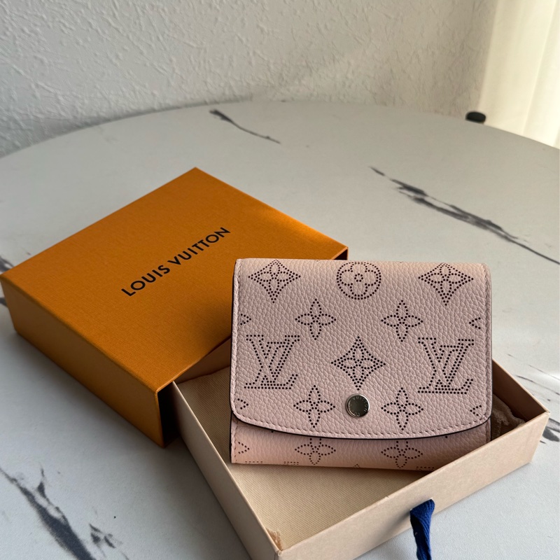 LV Mahina鏤空洞洞釦式短夾 特殊款❤️‍🔥❤️‍🔥❤️‍🔥-0