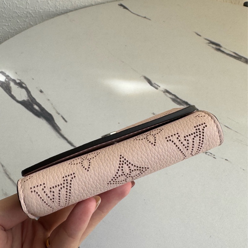 LV Mahina鏤空洞洞釦式短夾 特殊款❤️‍🔥❤️‍🔥❤️‍🔥-4