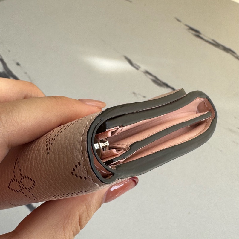 LV Mahina鏤空洞洞釦式短夾 特殊款❤️‍🔥❤️‍🔥❤️‍🔥-8