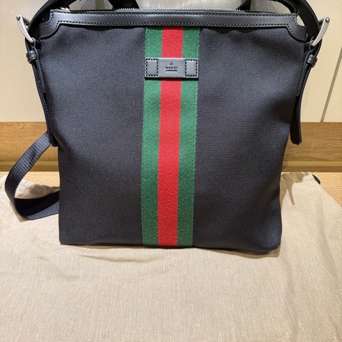 Gucci 斜背包可調整背帶男女適用