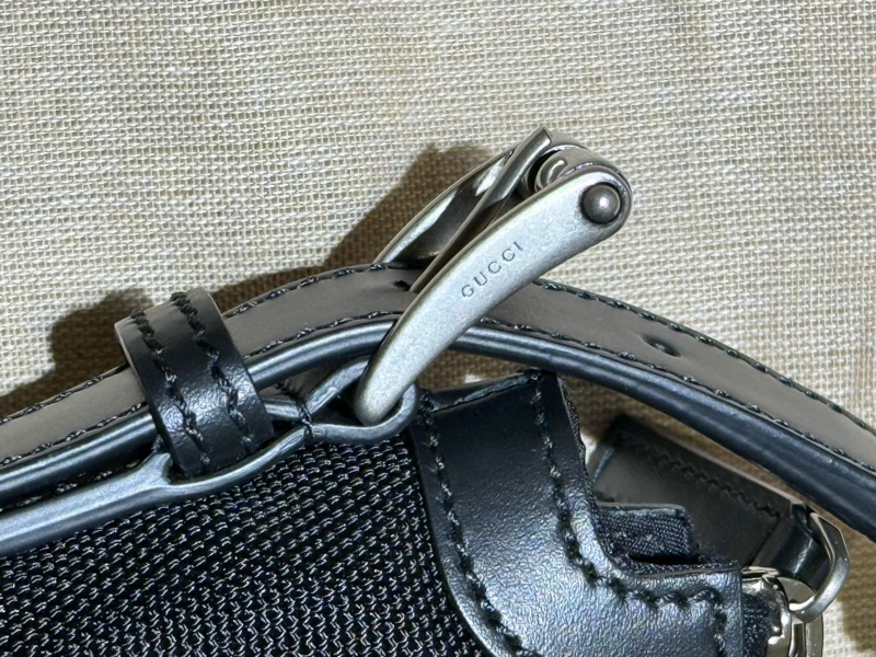 Gucci 斜背包可調整背帶男女適用-12
