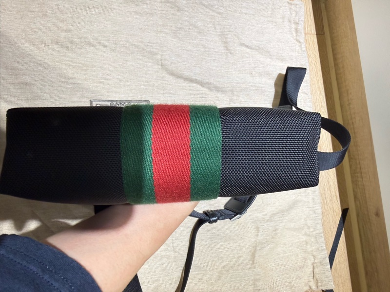 Gucci 斜背包小號背帶可調整男女皆可-2