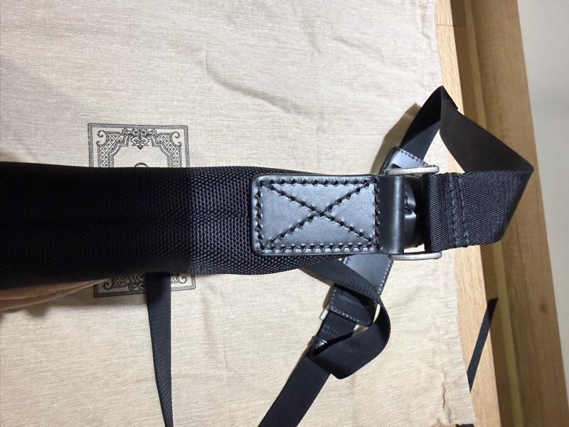 Gucci 斜背包小號背帶可調整男女皆可-3