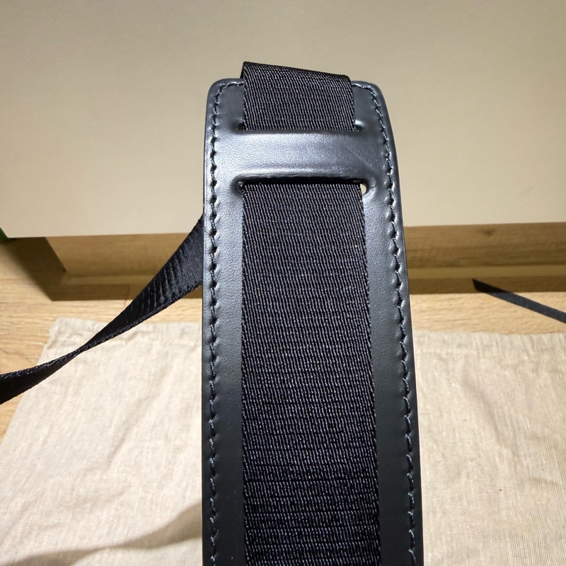 Gucci 斜背包小號背帶可調整男女皆可-4