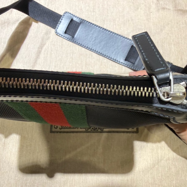 Gucci 斜背包小號背帶可調整男女皆可-9