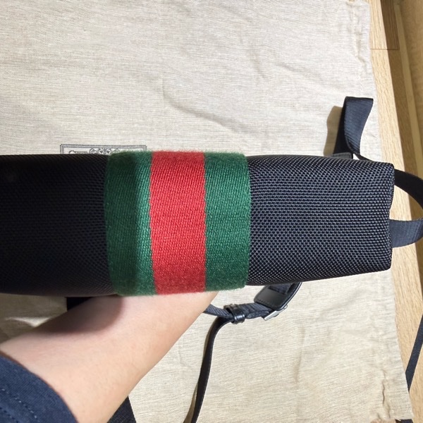 Gucci 斜背包小號背帶可調整男女皆可-13