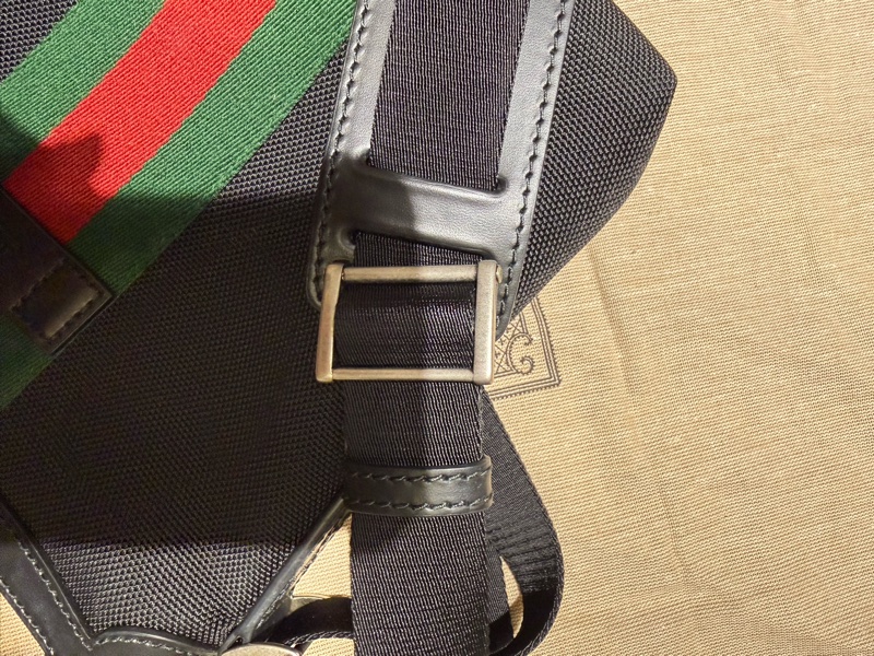 Gucci 斜背包小號背帶可調整男女皆可-17