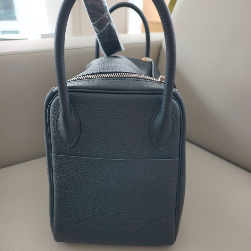 Hermes 愛馬仕 Lindy 30 黑銀扣TC皮 B刻附塵袋,成色極佳,帶膜-2